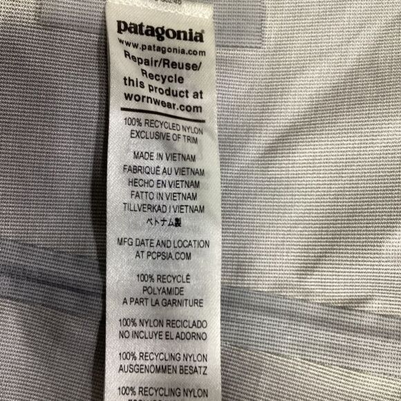 Patagonia Torrentshell 3L Rain Jacket in Red Recycled Nylon - Picture 8 of 10